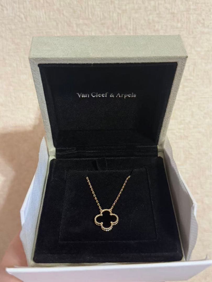 Van Cleef & Arpels クローバーペンダント
