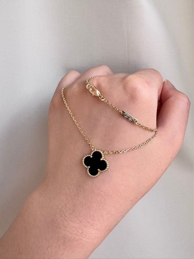 Van Cleef & Arpels クローバーペンダント