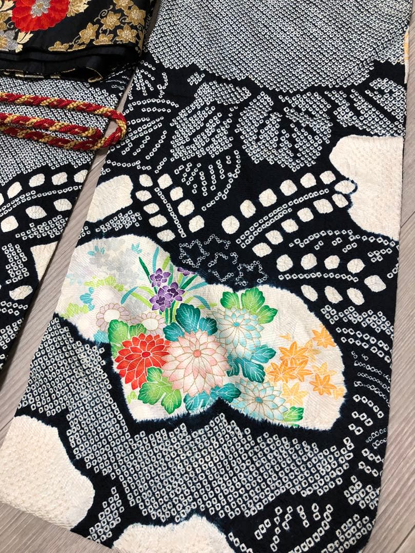 振袖 総絞り　着物　帯　セット　モノトーン　絞り　花柄　高級　成人式