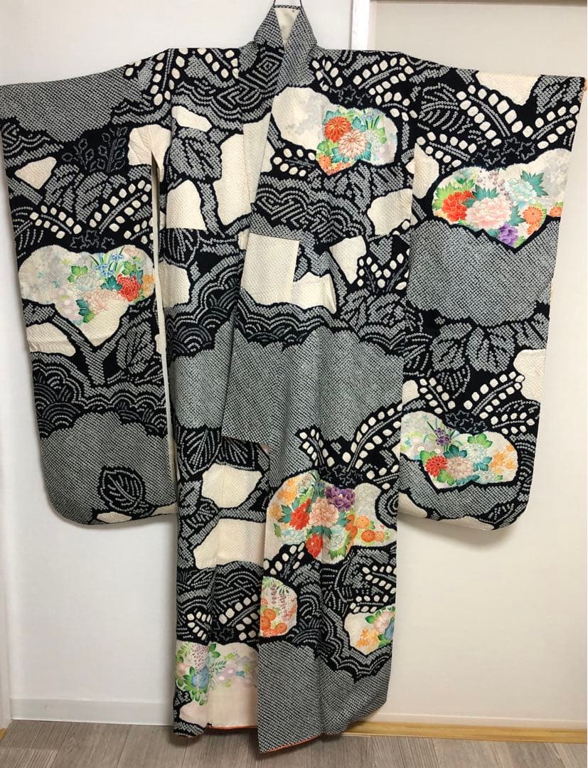 振袖 総絞り　着物　帯　セット　モノトーン　絞り　花柄　高級　成人式