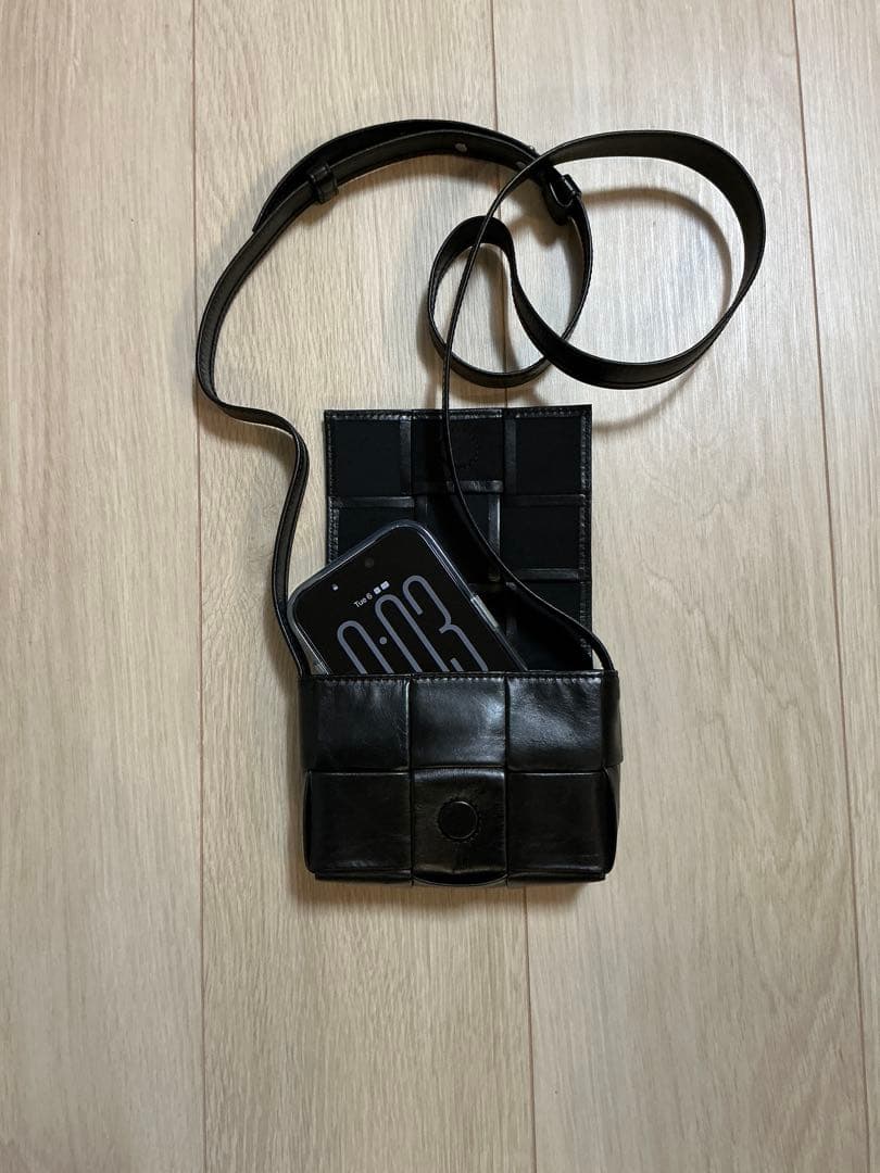 Bottega Veneta ブラック ショルダーバッグ　カセット　キャンディ