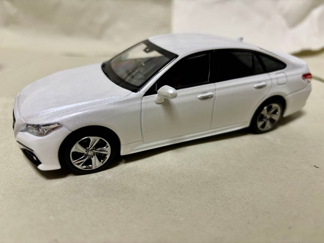 旧型クラウン　ミニカー　プレシャスホワイトパール 専用箱付き