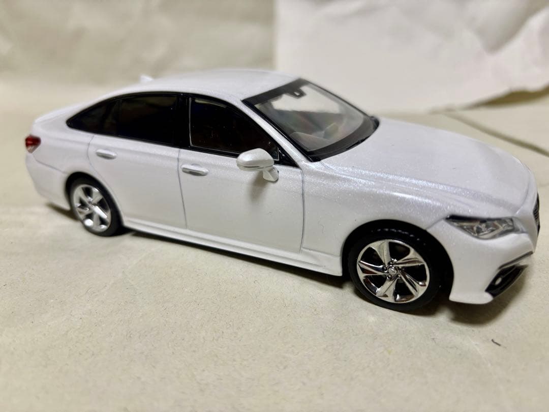 旧型クラウン　ミニカー　プレシャスホワイトパール 専用箱付き