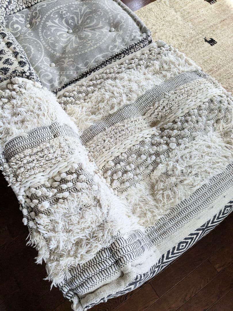 アデペシュ ブロックマルチソファ2つとウッドベース2つのセット(直接引取のみ)