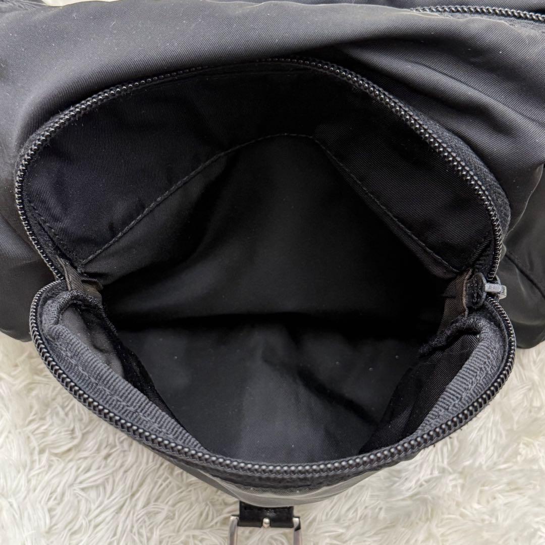 PRADAプラダ 三角ロゴ ショルダーバッグ ベルト 黒 テスート フラップ