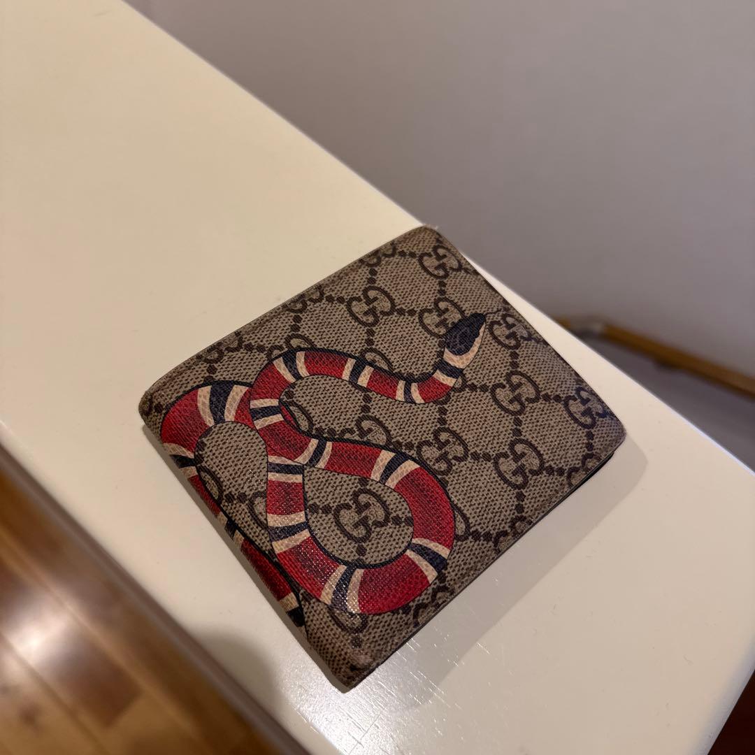 Gucci スネーク柄 二つ折り財布