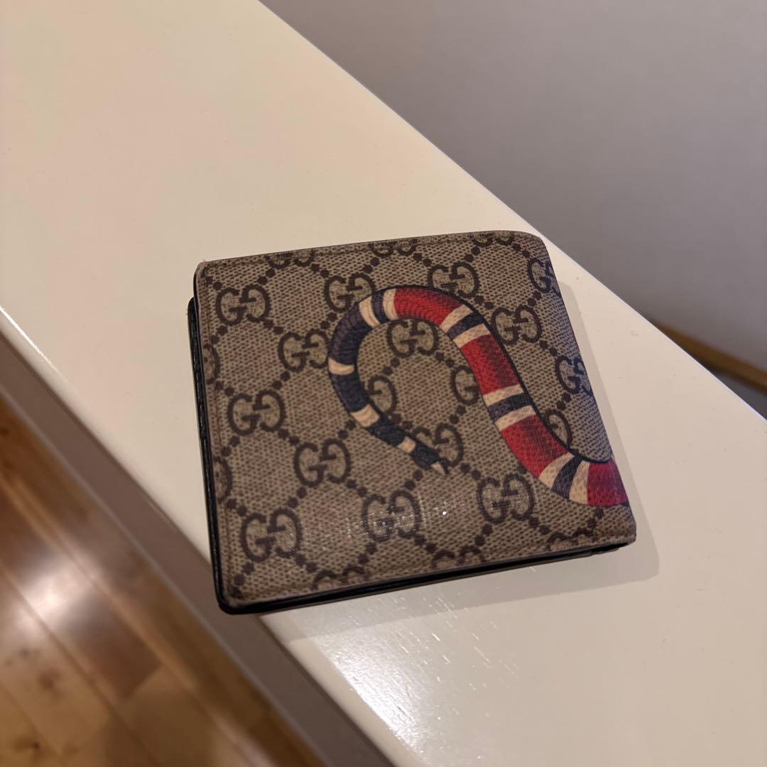 Gucci スネーク柄 二つ折り財布