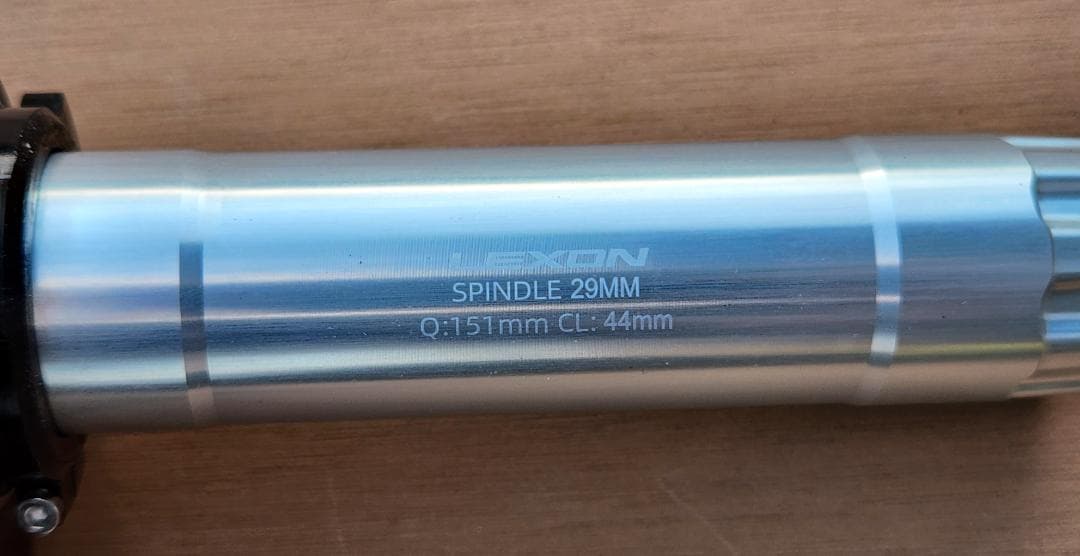 【新品】LEXON カーボンクランク 167.5mm DUB規格