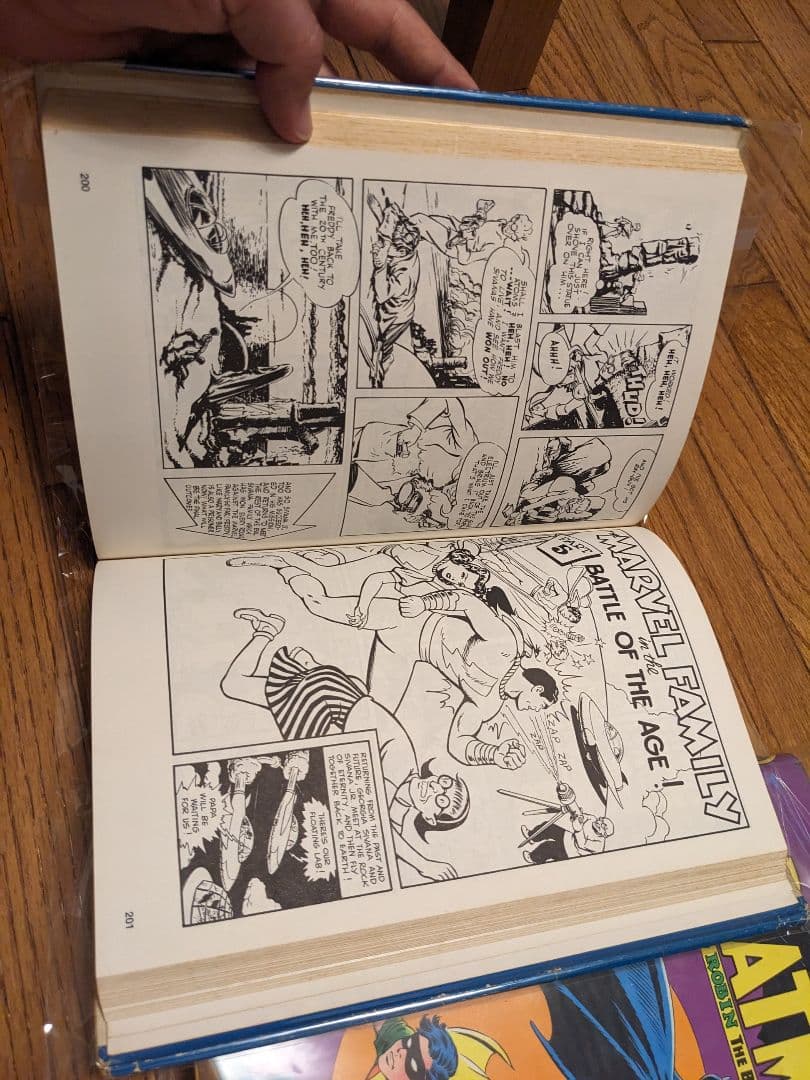 洋書 1977 BATMAN SHAZAM バットマン シャザム コミック　2冊