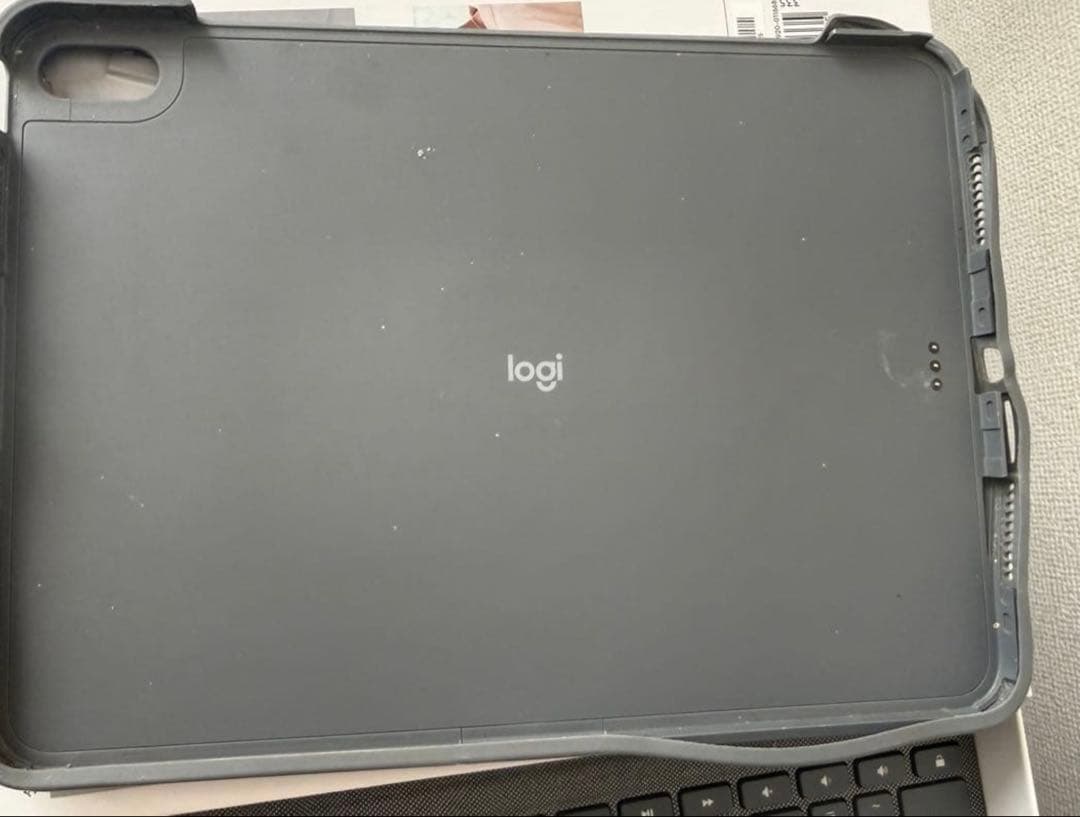 べ*る様 iPad Air (第4世代) + Logicool Combo To