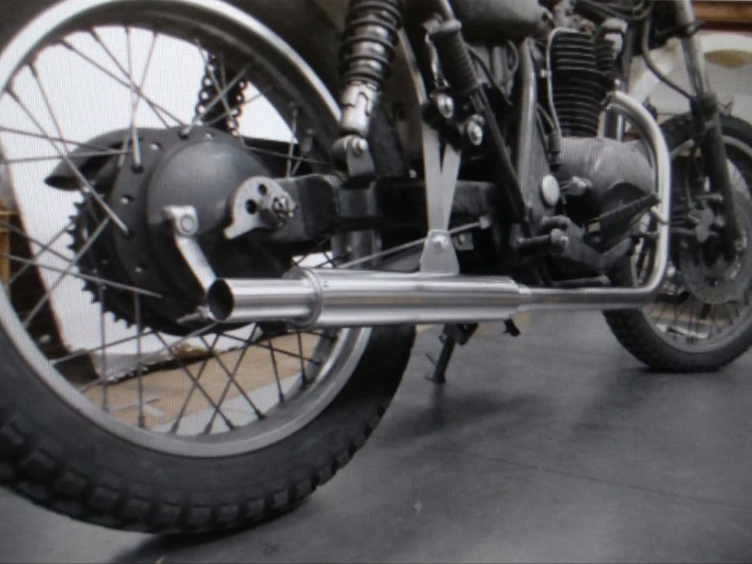 ２５０ＴＲマフラー新品未使用の出品です。ダウンキャプトンタイプ