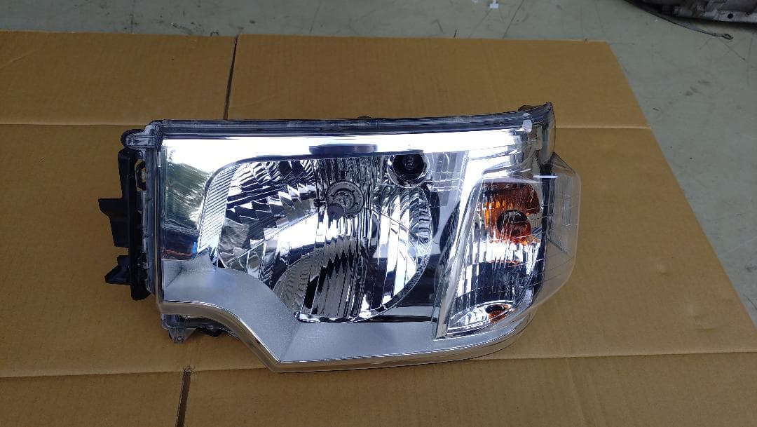 ミニキャブ　U61　U62　クリッパー　U71　U72　ヘッドライト　左　美品