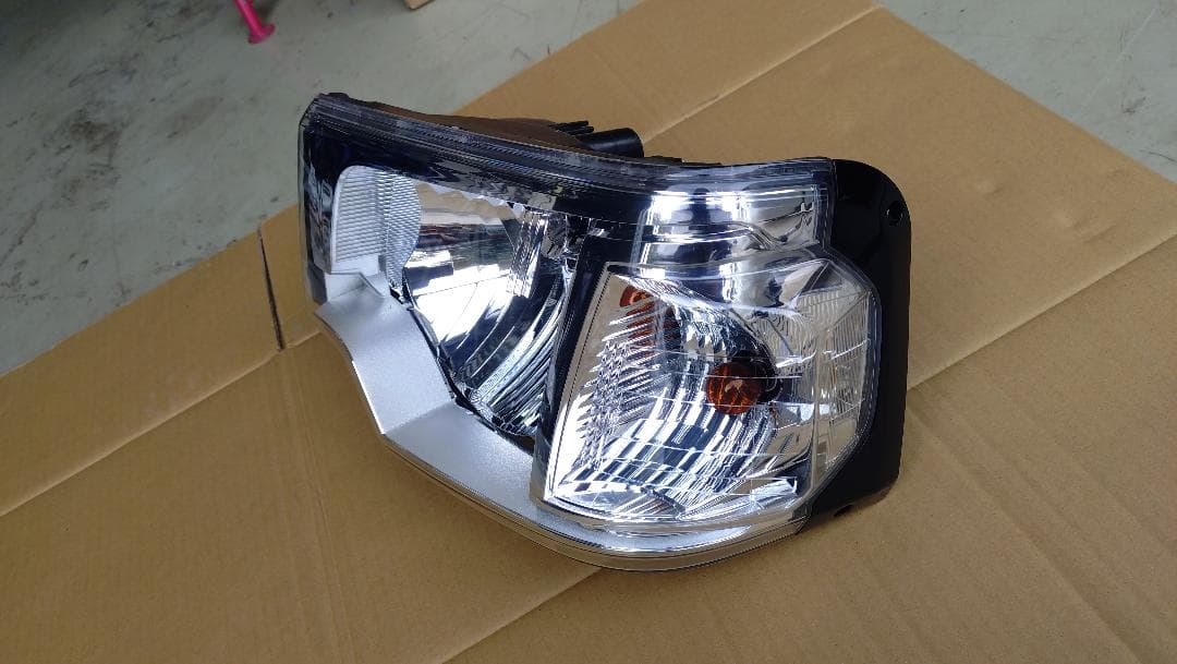 ミニキャブ　U61　U62　クリッパー　U71　U72　ヘッドライト　左　美品