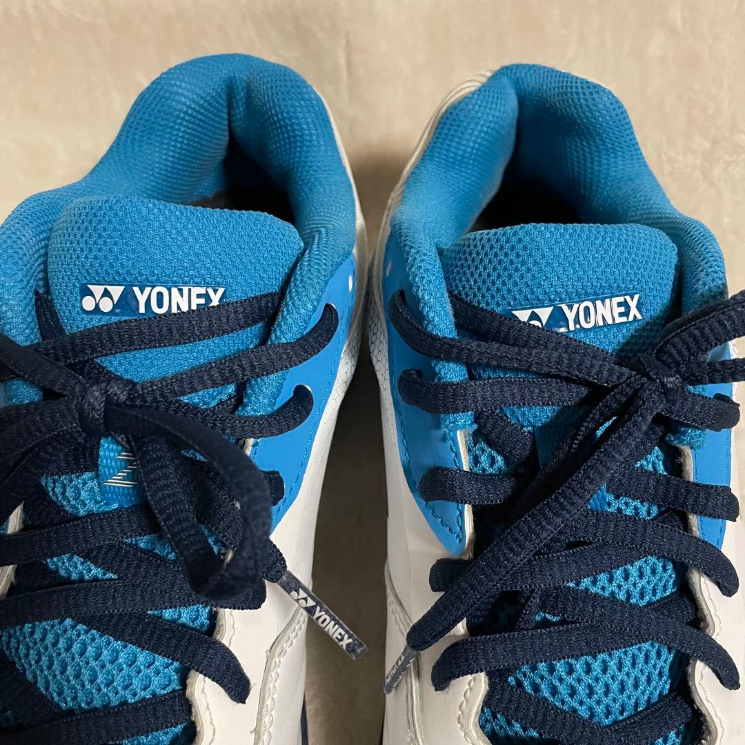 ヨネックスバドミントンシューズ　パワークッション65Z3ホワイトオーシャンブルー