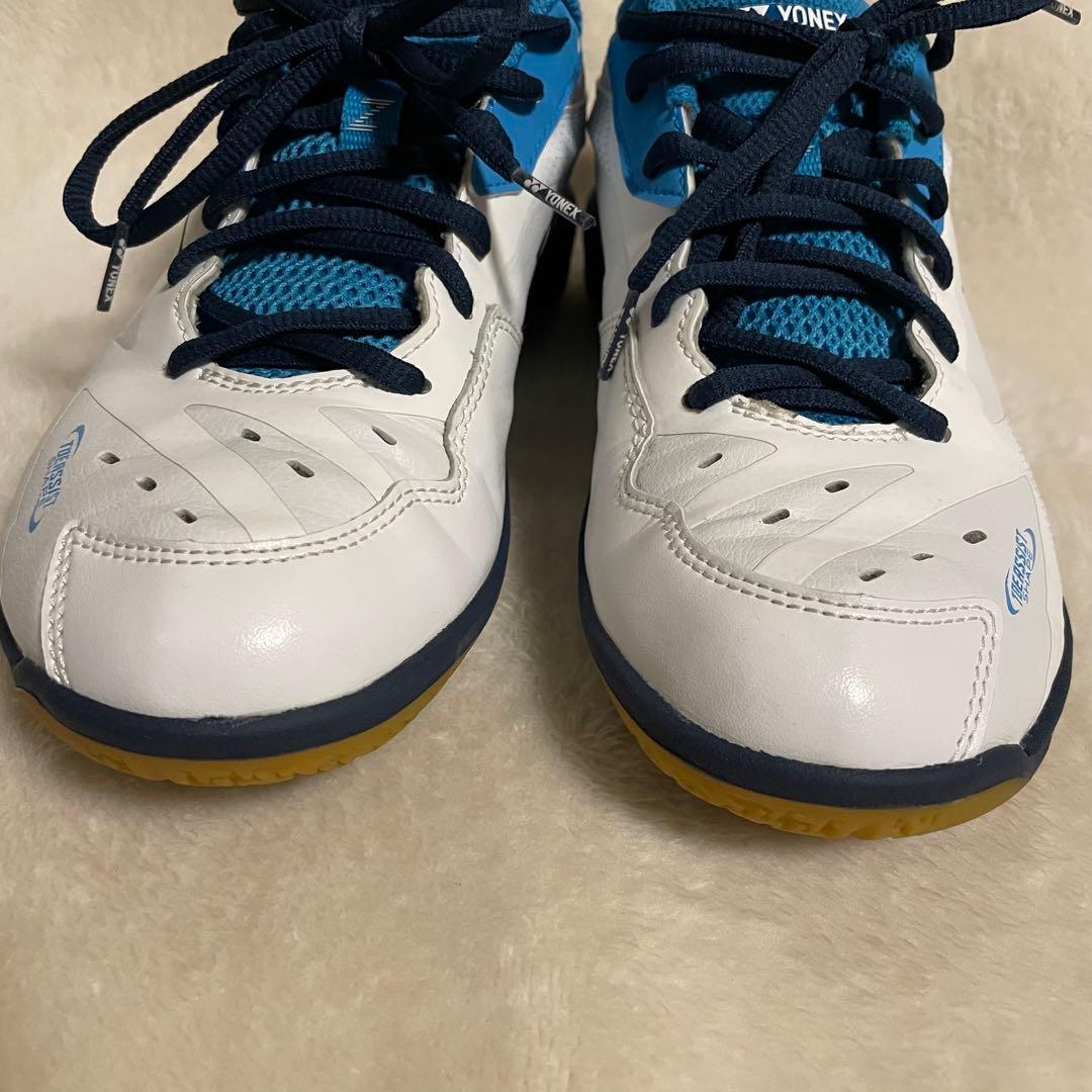 ヨネックスバドミントンシューズ　パワークッション65Z3ホワイトオーシャンブルー