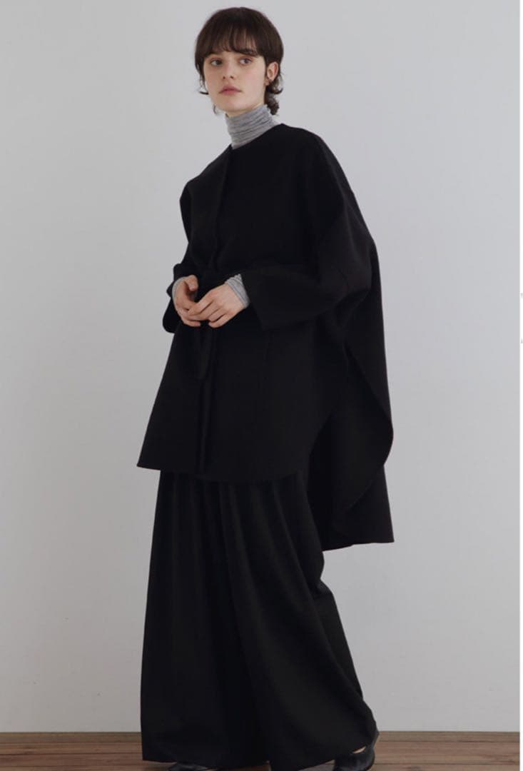 LE PHILブラック ポンチョ・ケープコート