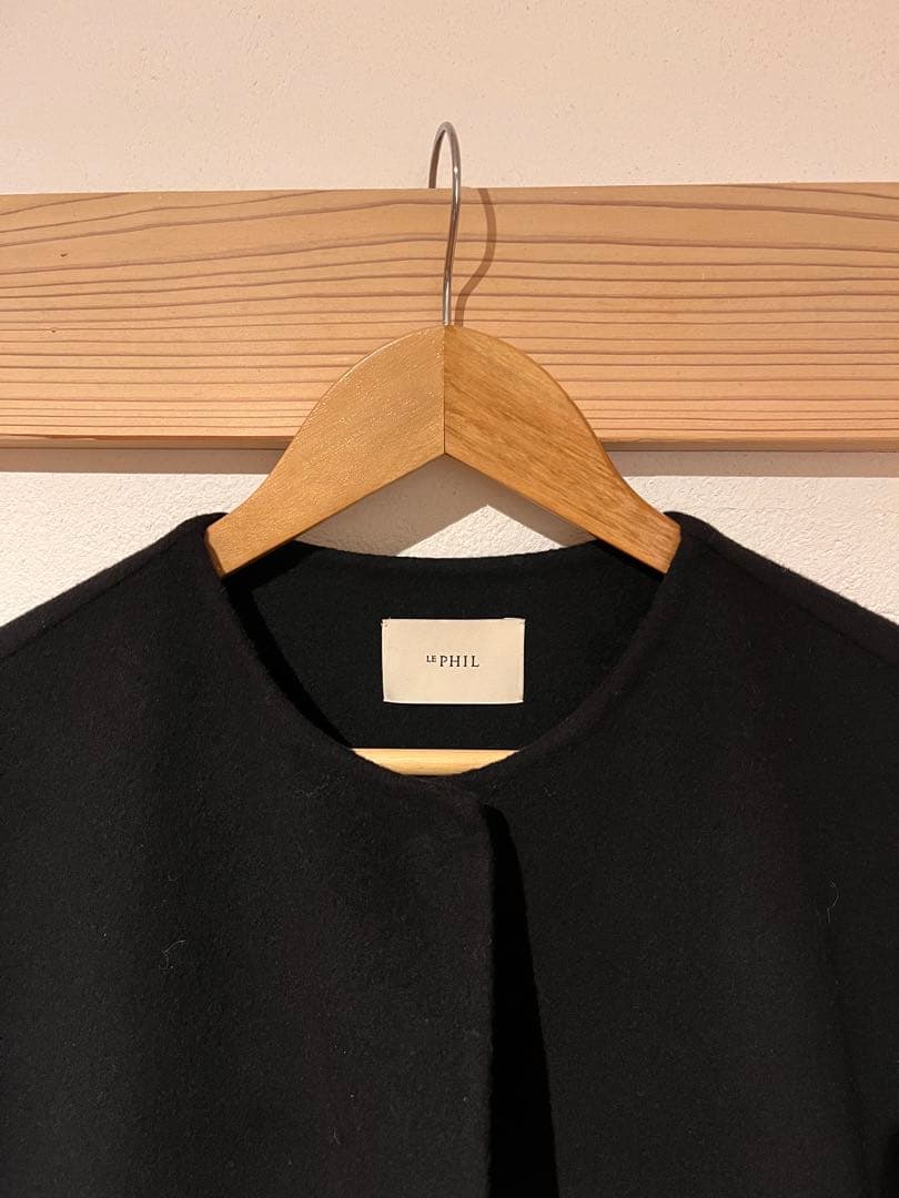 LE PHILブラック ポンチョ・ケープコート