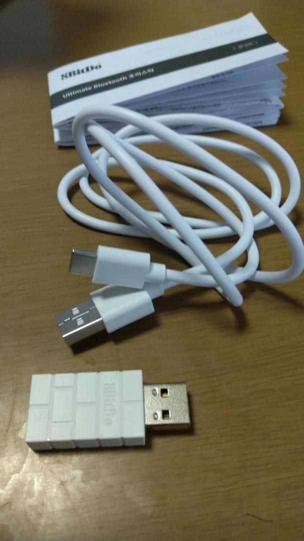 白色　8bitdo　プロコントローラー　付属品全てあり　傷なし　スイッチ PC