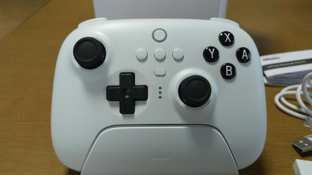 白色　8bitdo　プロコントローラー　付属品全てあり　傷なし　スイッチ PC