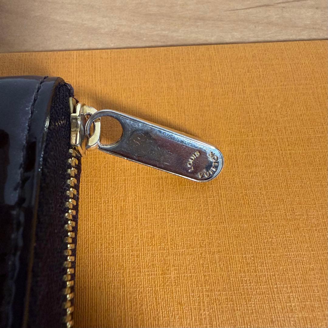 LOUIS VUITTON ヴェルニ ジッピーパース アマラント
