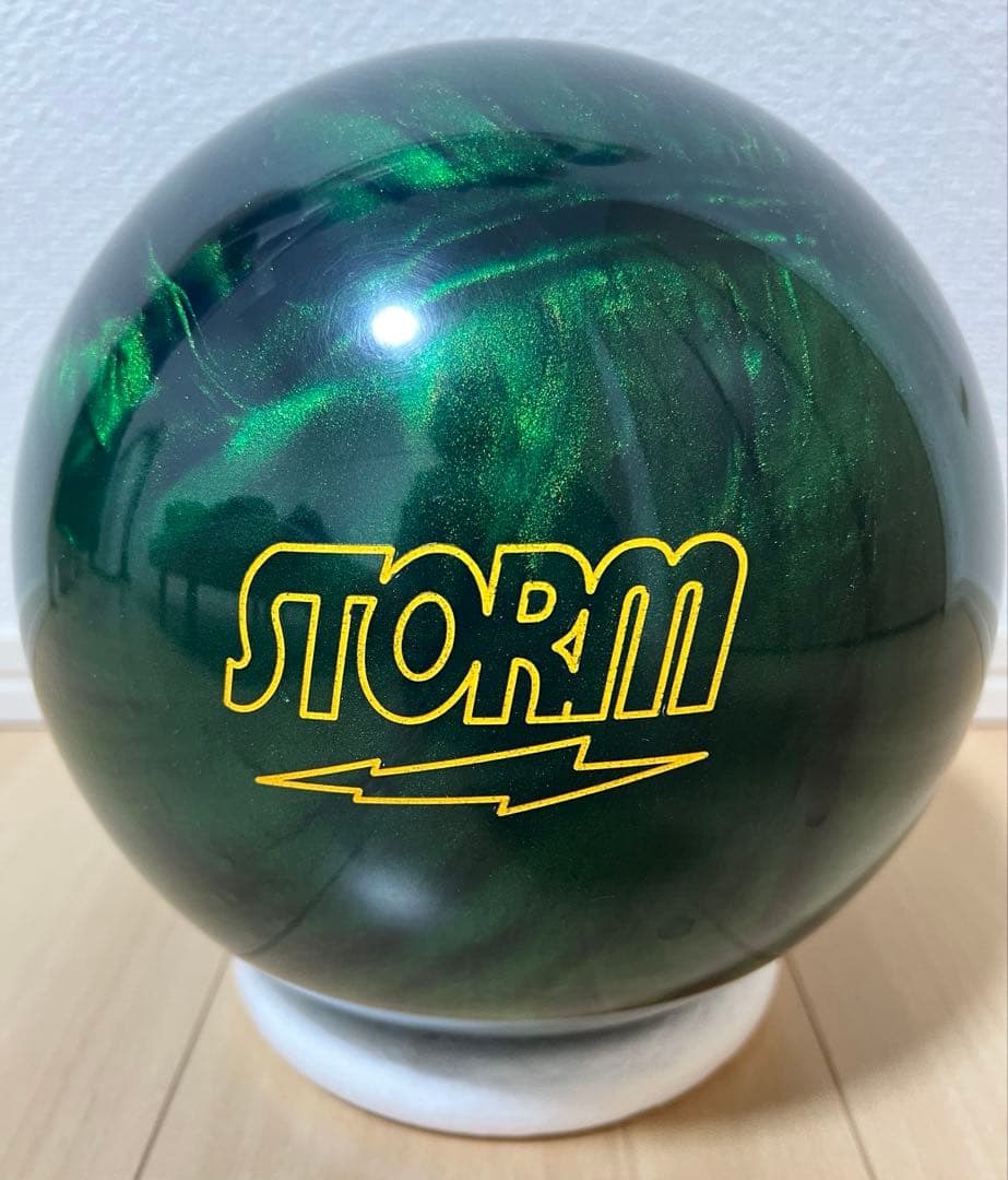 【新品】ボウリング　ボール　IQツアーエメラルド　15ポンド