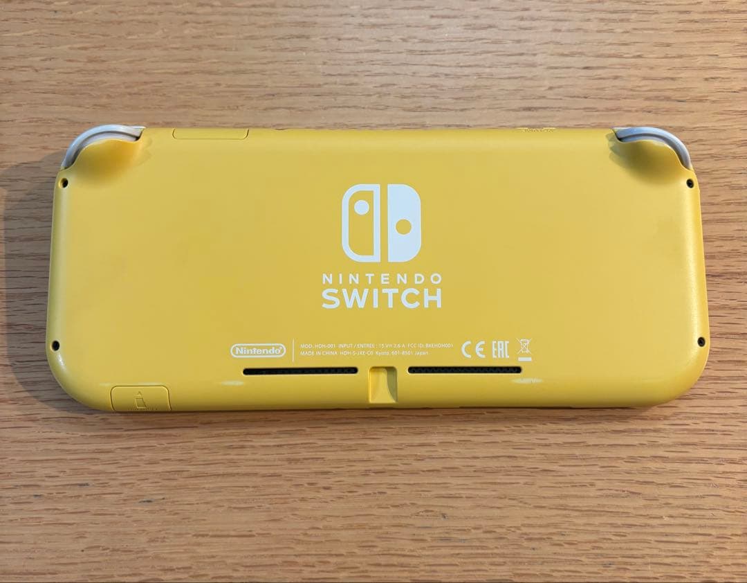Switch Lite スウィッチ ライト イエロー ピカチュウ ケース 任天堂