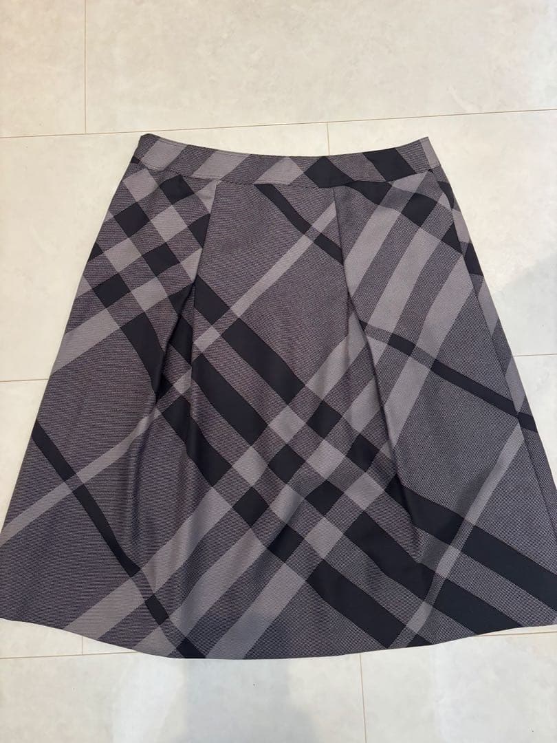 [美品]バーバリーロンドン　フレアスカート　　シルク　38 M