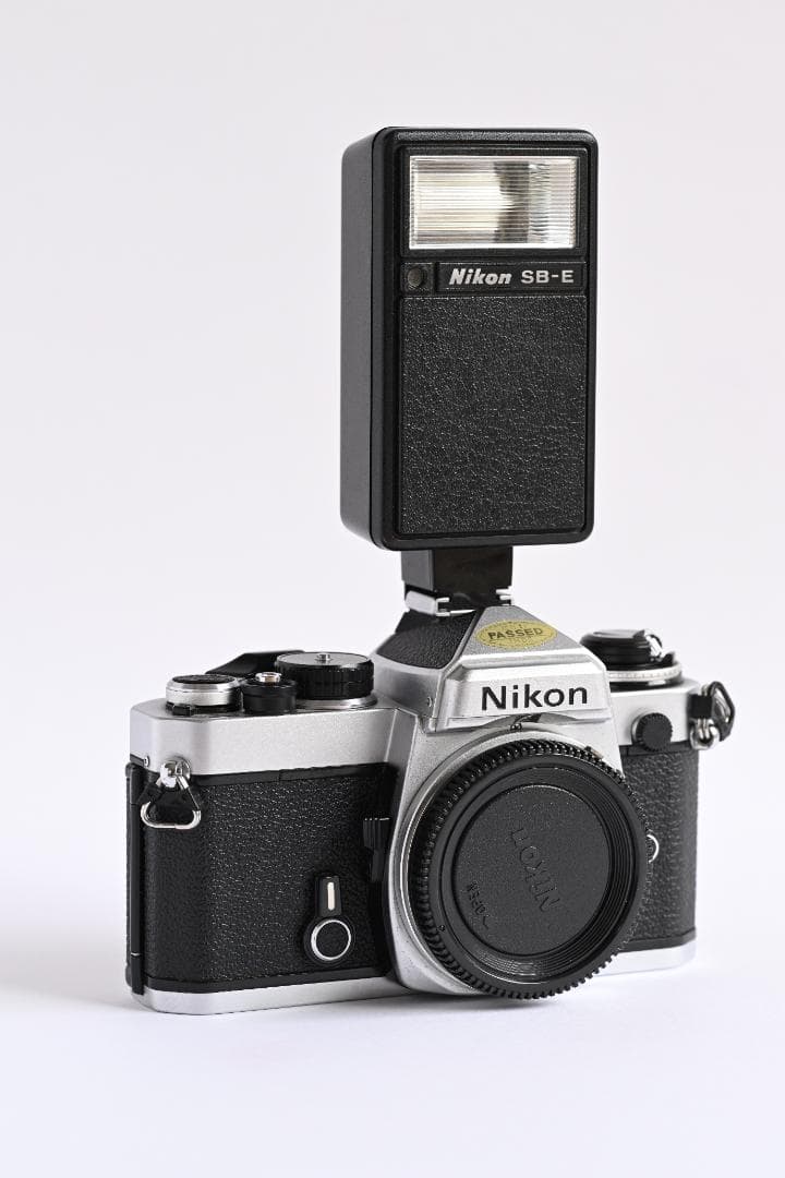 Nikon FE + Nikon SB-E フラッシュ