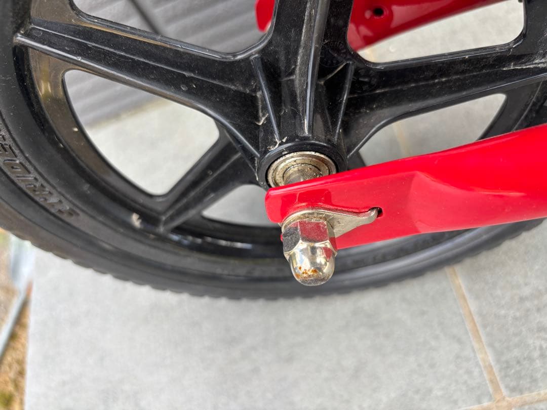 STRIDER バランスバイク 赤　ストライダー　スポーツタイプ　サドル新品