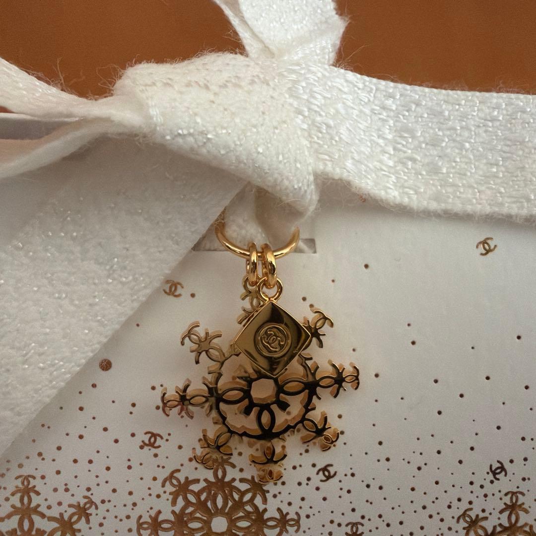 シャネル クリスマスホリデーエッセンシャルケアセットチャーム付きラッピング未使用