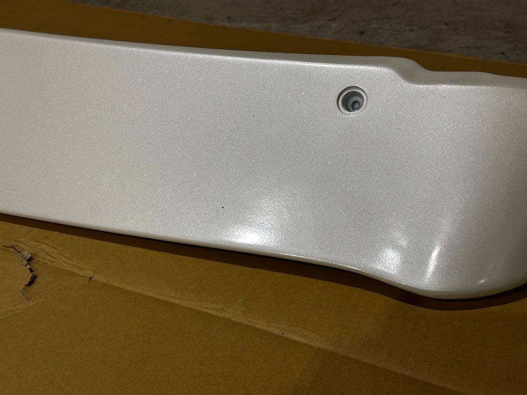 ハイエース200系　リアスポイラー　070パールホワイト