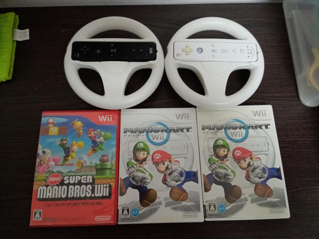 ゲームソフト、Wiiリモコン、ハンドル