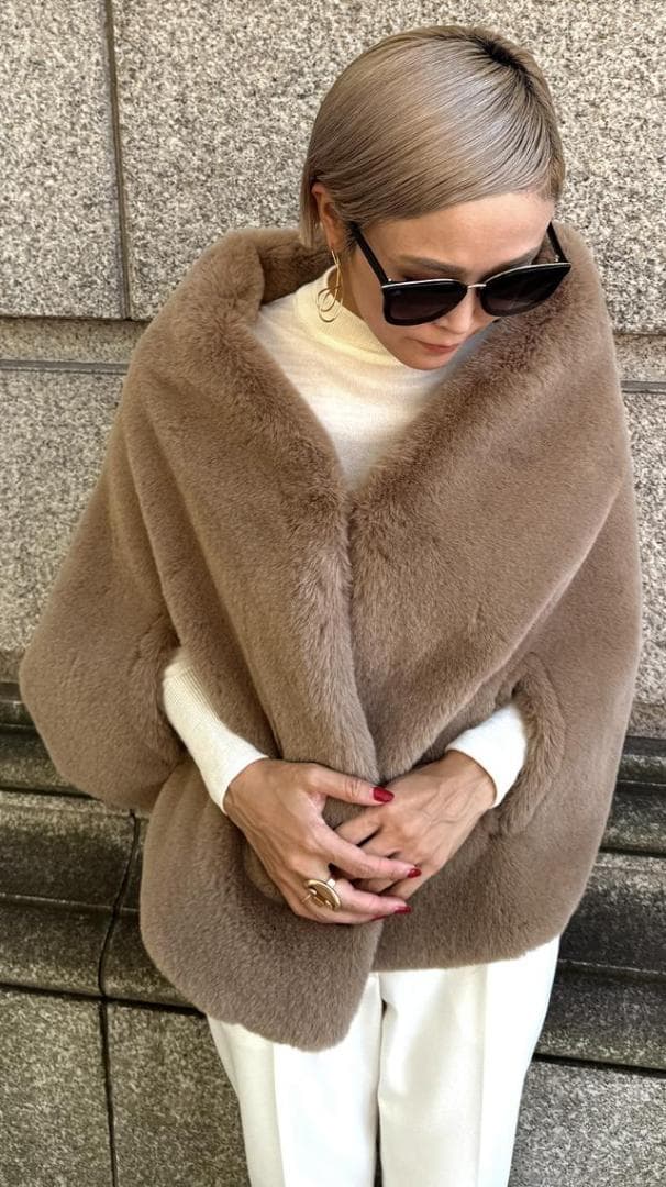 新品未使用タグ付き JENNE リッチボリュームファーケープ ベージュ