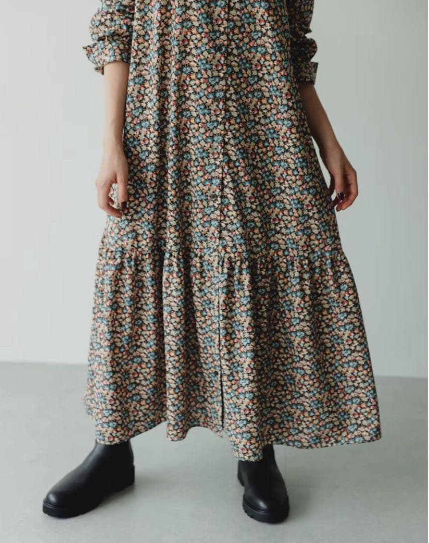 「北欧、暮らしの道具店」リバティプリントのティアードワンピース/M