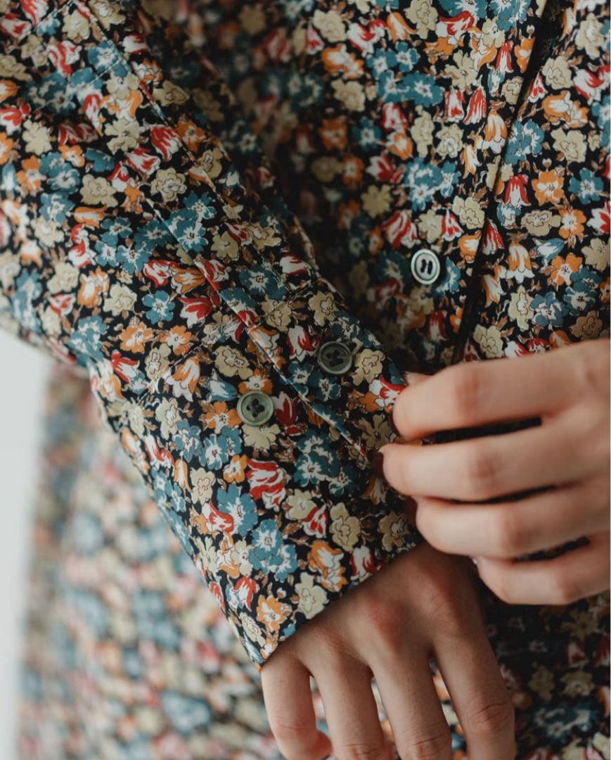 「北欧、暮らしの道具店」リバティプリントのティアードワンピース/M