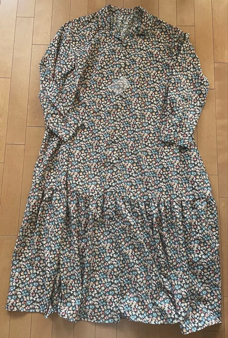 「北欧、暮らしの道具店」リバティプリントのティアードワンピース/M