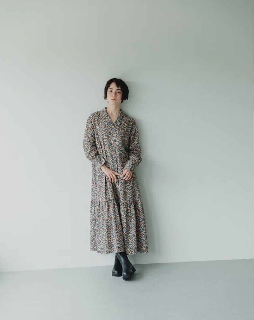 「北欧、暮らしの道具店」リバティプリントのティアードワンピース/M