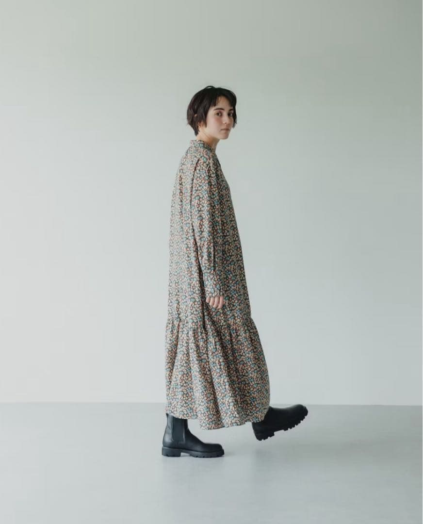 「北欧、暮らしの道具店」リバティプリントのティアードワンピース/M