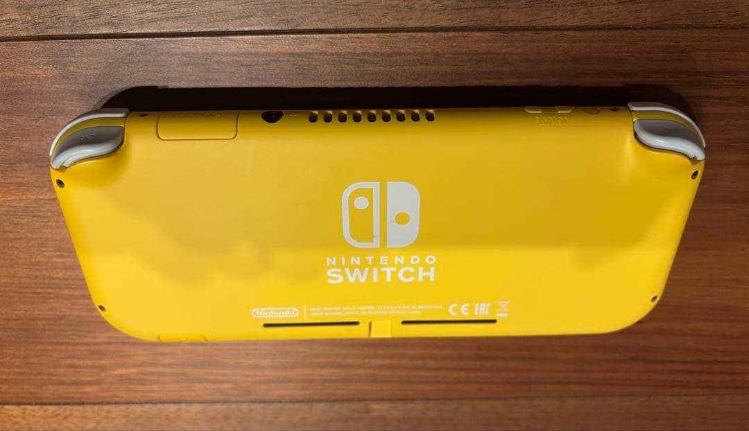 Nintendo Switch Lite イエロー ピカチュウ ケース付き