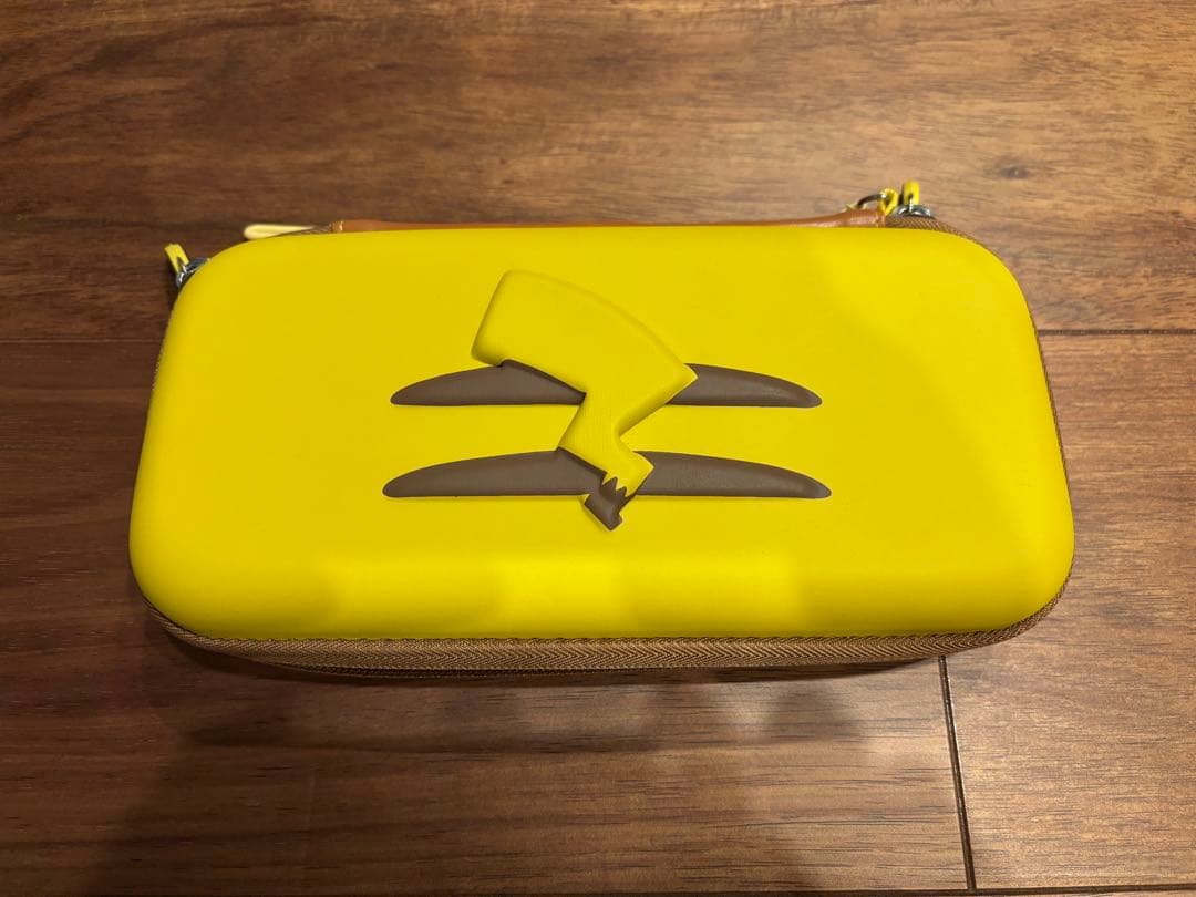Nintendo Switch Lite イエロー ピカチュウ ケース付き
