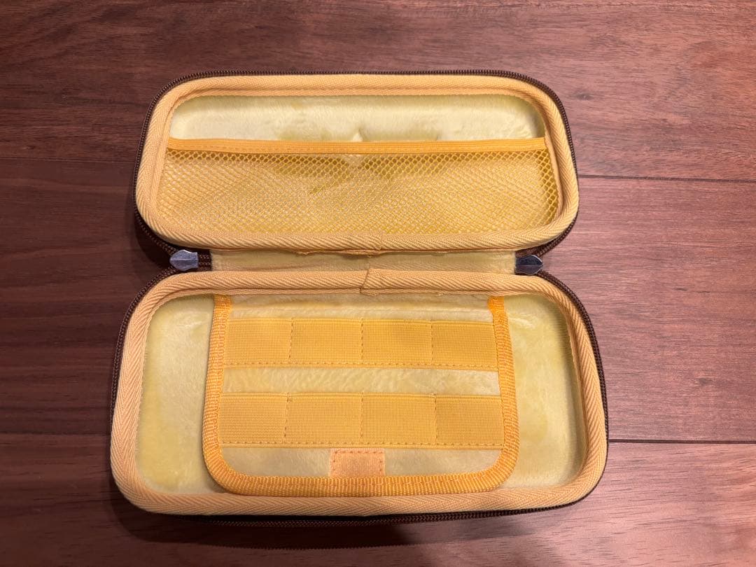 Nintendo Switch Lite イエロー ピカチュウ ケース付き