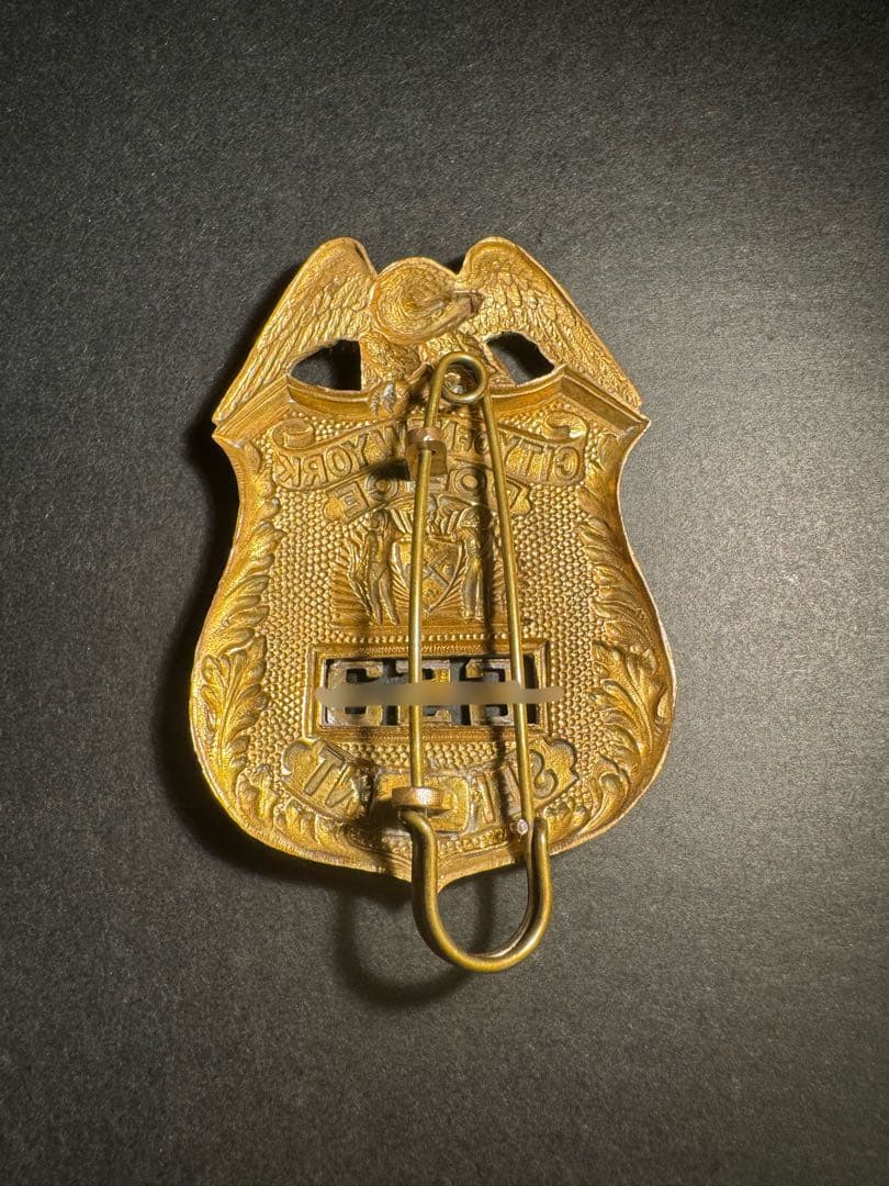 【希少】NYPD /SARGEANT/徽章/帽章 /ホルダー・おまけ付き