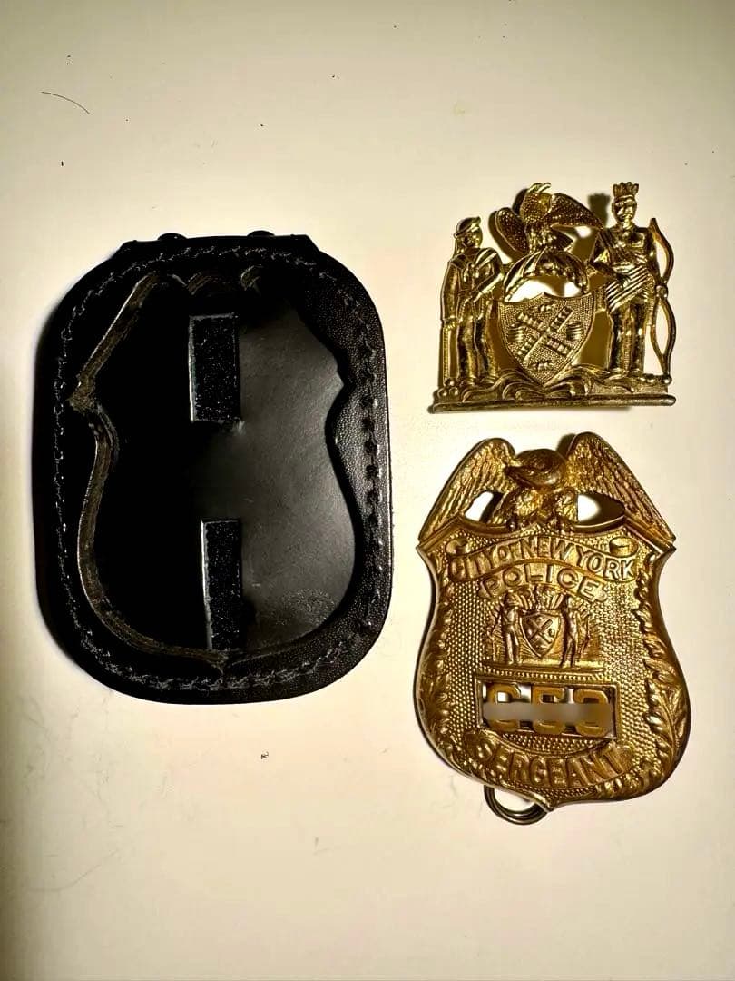 【希少】NYPD /SARGEANT/徽章/帽章 /ホルダー・おまけ付き