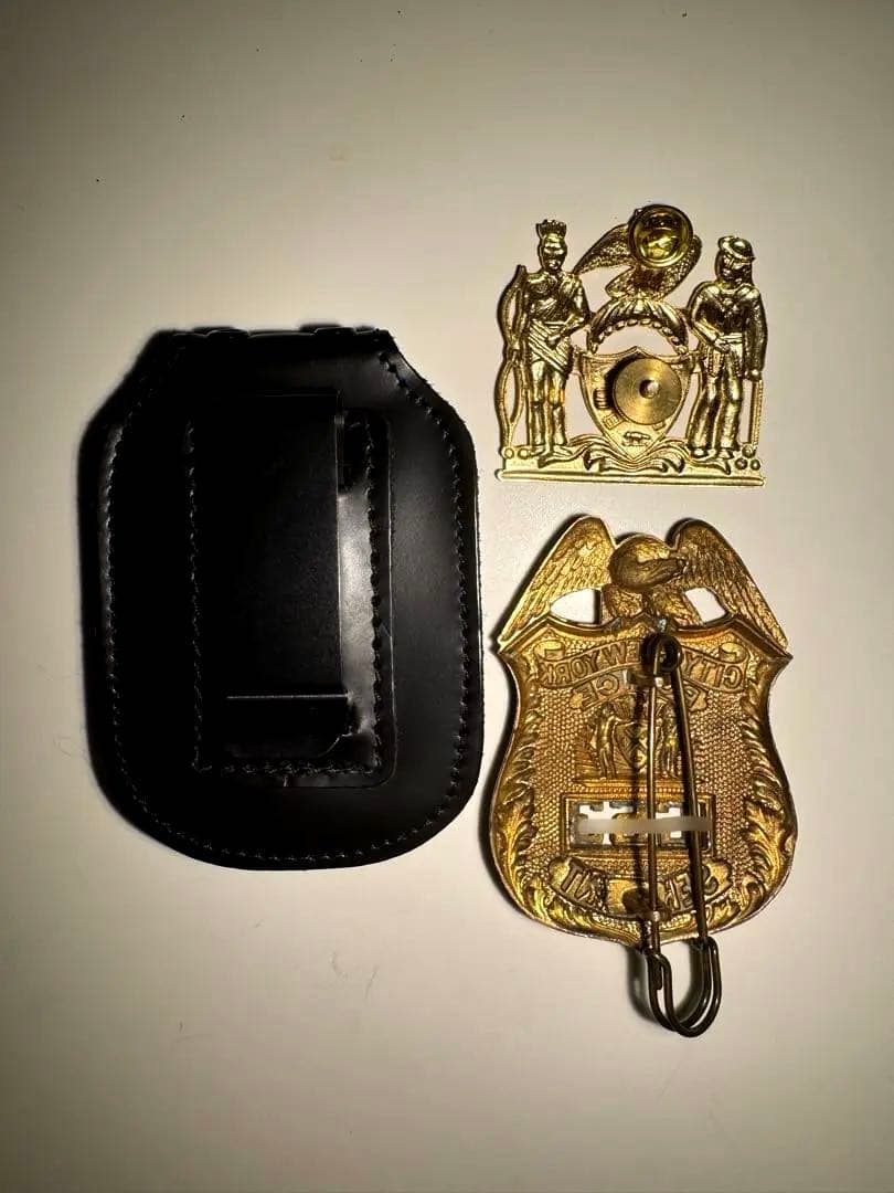 【希少】NYPD /SARGEANT/徽章/帽章 /ホルダー・おまけ付き