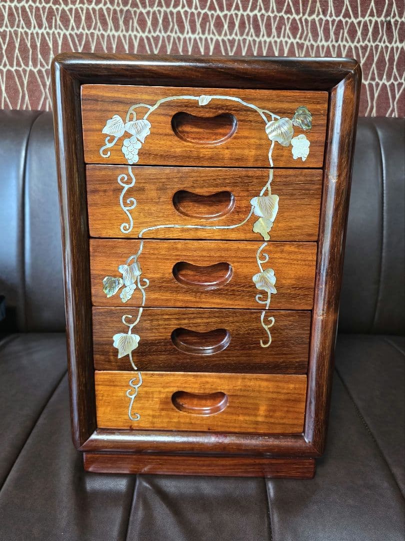 螺鈿家具 螺鈿細工 唐木 花梨 引き出し 五段 チェスト 無垢材　ラデン細工