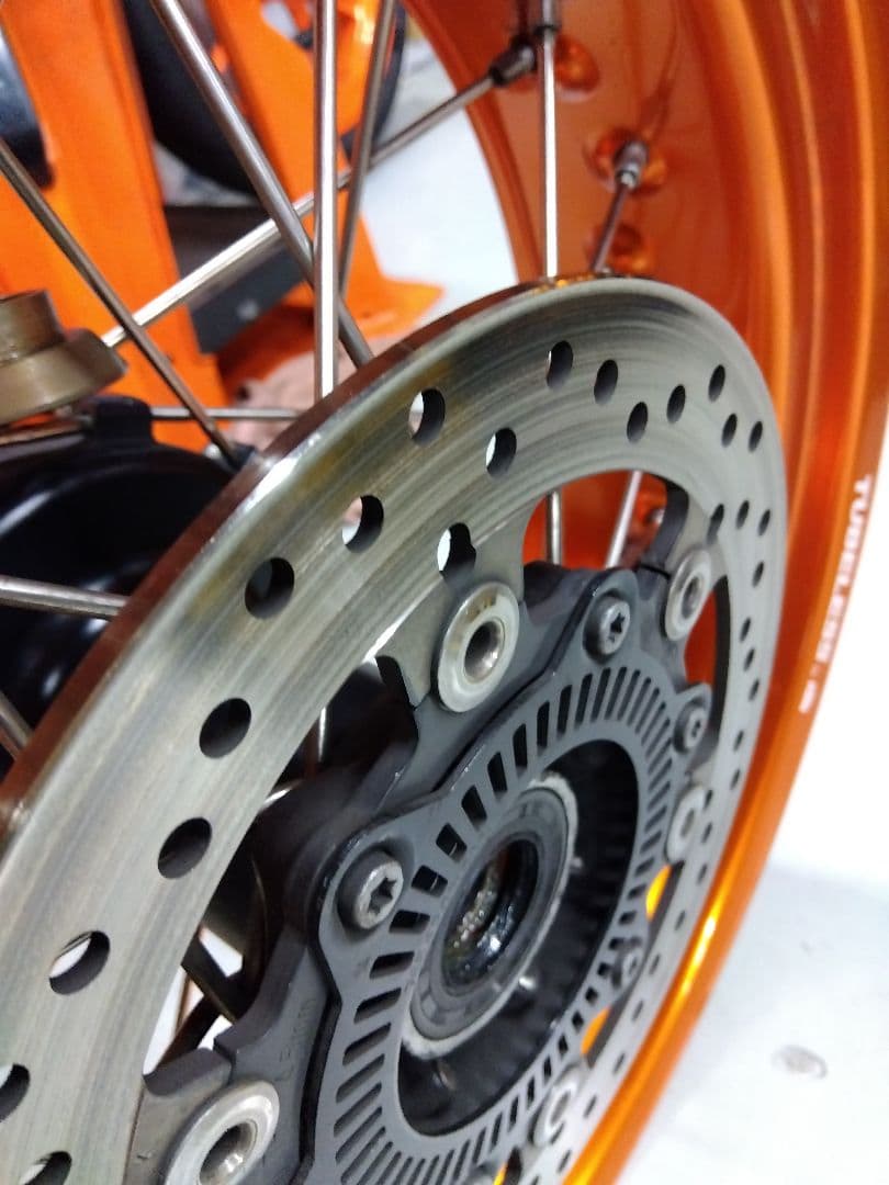 KTM690SMCR用オレンジ チューブレスホイール
