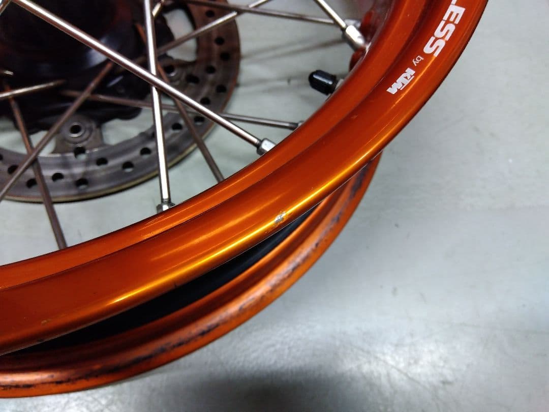 KTM690SMCR用オレンジ チューブレスホイール