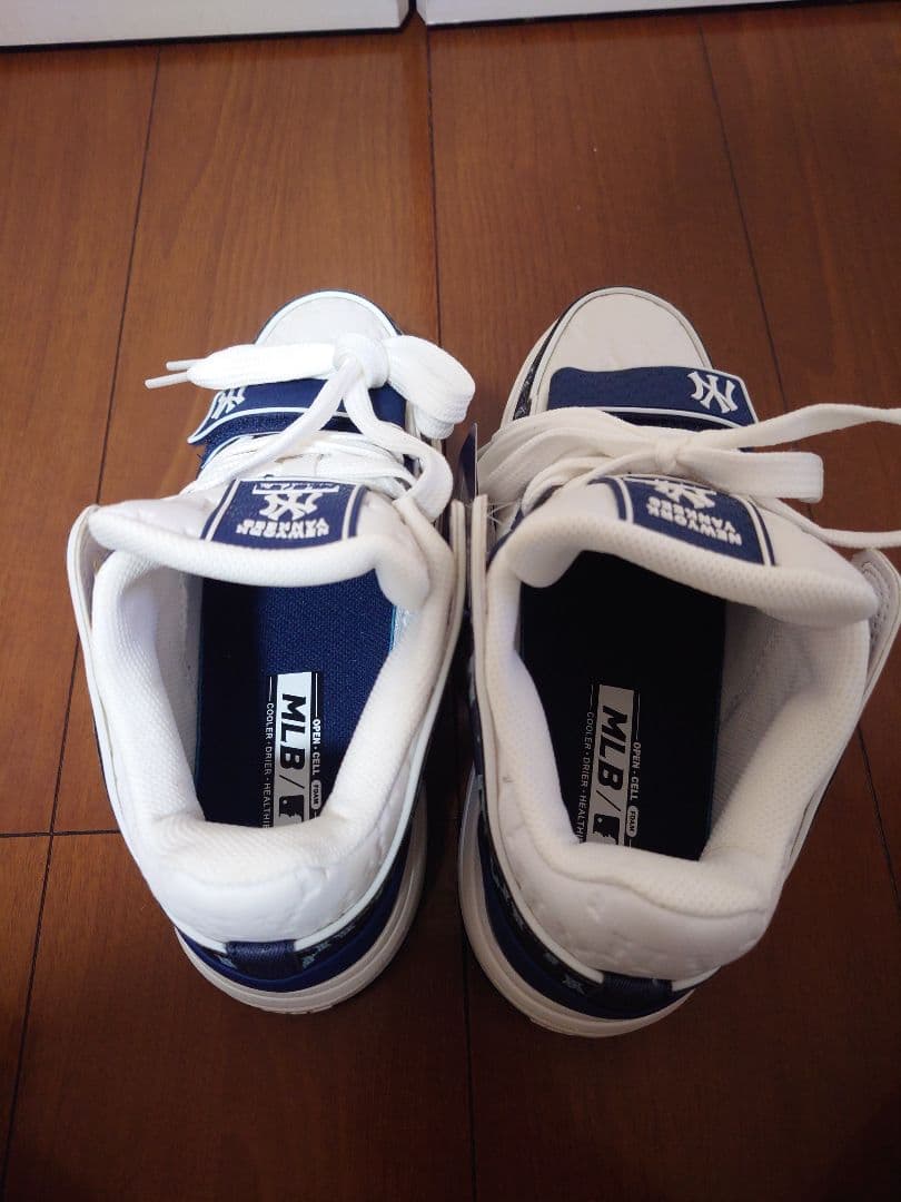 値下げ★MLB ニューヨーク・ヤンキース スニーカー24cm