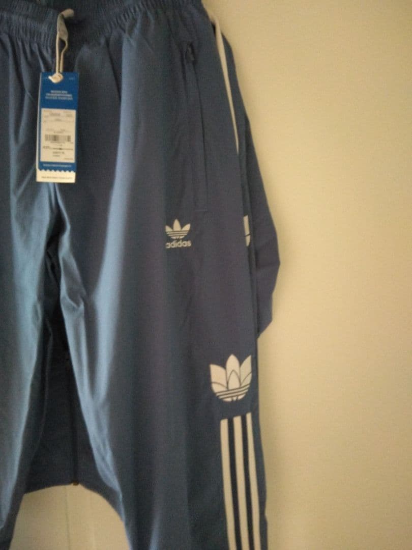 新品未使用　アディダス　メンズ　シャカシャカ　上下　Mサイズ　オリジナルス