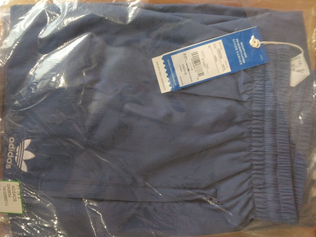 新品未使用　アディダス　メンズ　シャカシャカ　上下　Mサイズ　オリジナルス